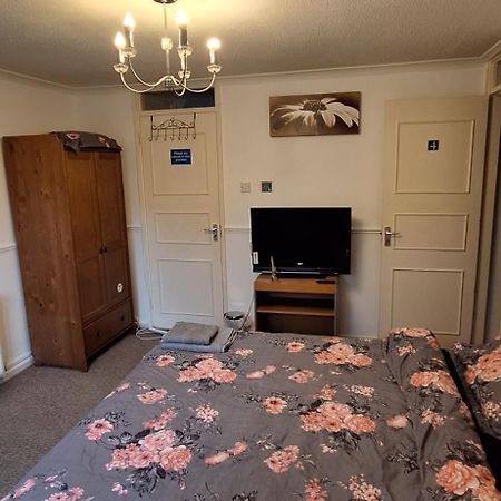 Spacious And Serene Stay Near Milton Keynes Centre Willen Rum bild
