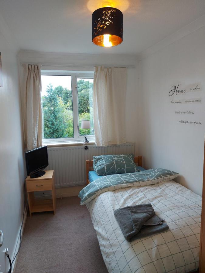 Spacious And Serene Stay Near Milton Keynes Centre Willen Exteriör bild