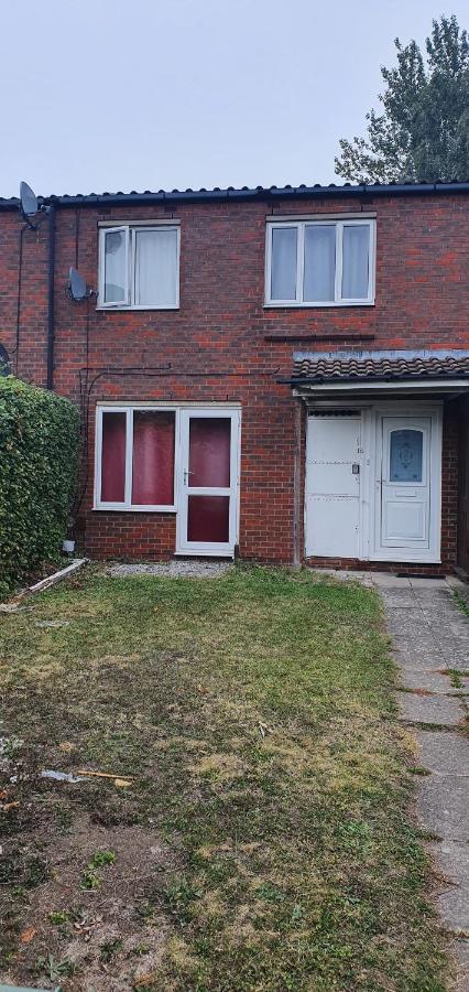 Spacious And Serene Stay Near Milton Keynes Centre Willen Exteriör bild
