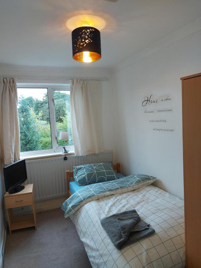 Spacious And Serene Stay Near Milton Keynes Centre Willen Exteriör bild