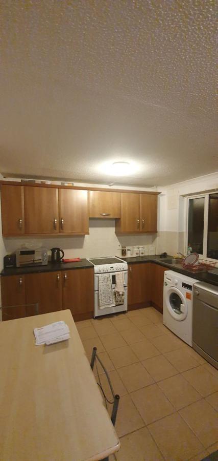 Spacious And Serene Stay Near Milton Keynes Centre Willen Exteriör bild