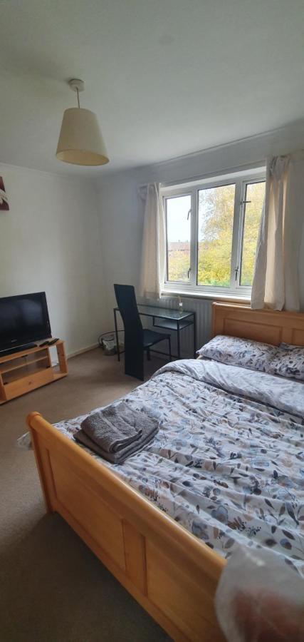 Spacious And Serene Stay Near Milton Keynes Centre Willen Exteriör bild