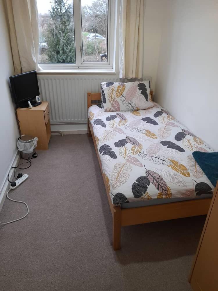 Spacious And Serene Stay Near Milton Keynes Centre Willen Rum bild
