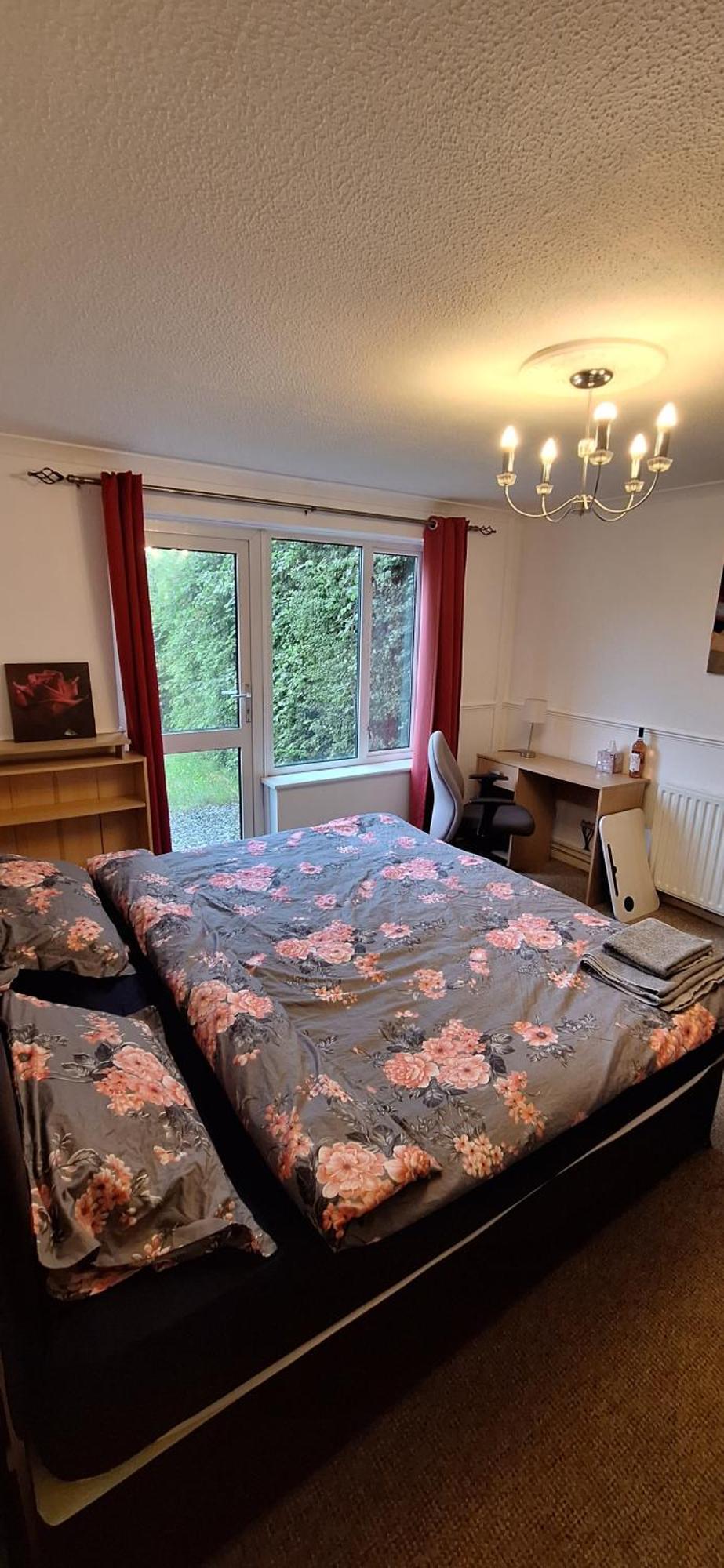 Spacious And Serene Stay Near Milton Keynes Centre Willen Rum bild