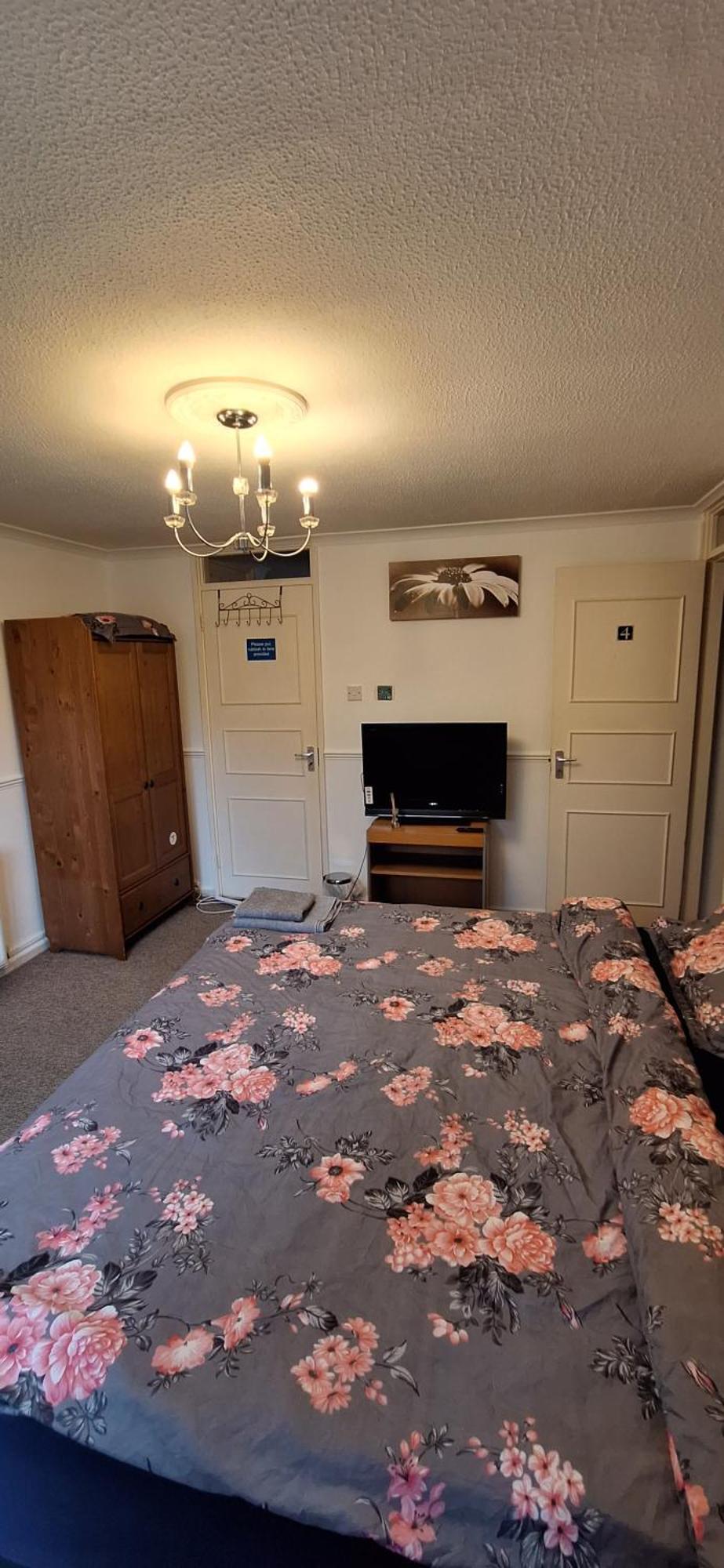 Spacious And Serene Stay Near Milton Keynes Centre Willen Rum bild