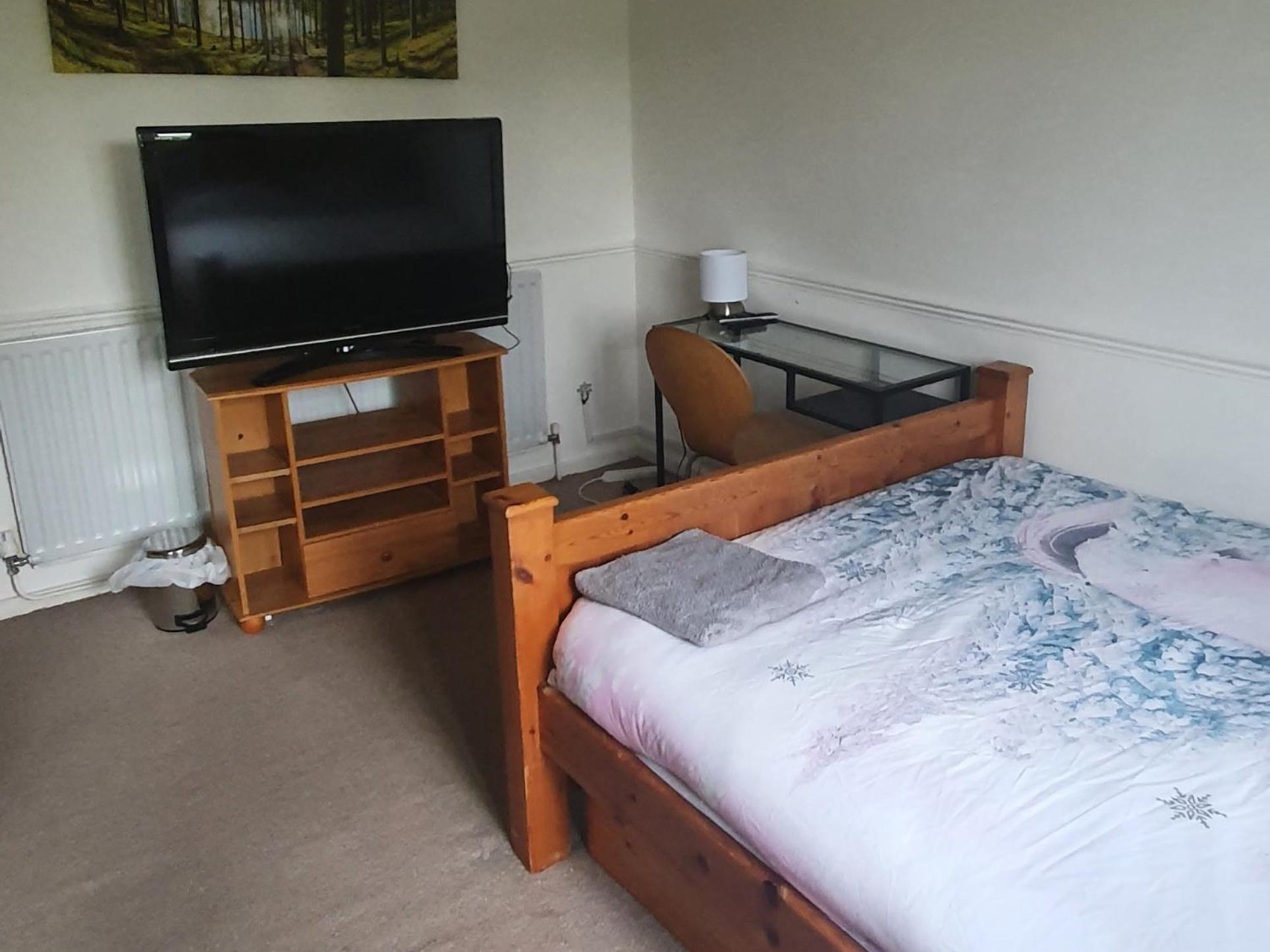 Spacious And Serene Stay Near Milton Keynes Centre Willen Rum bild